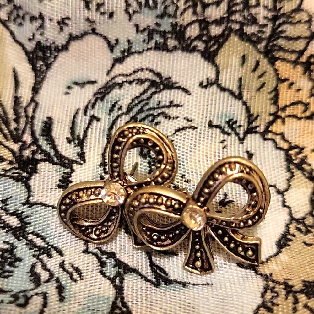 Vintage inspired bow earrings